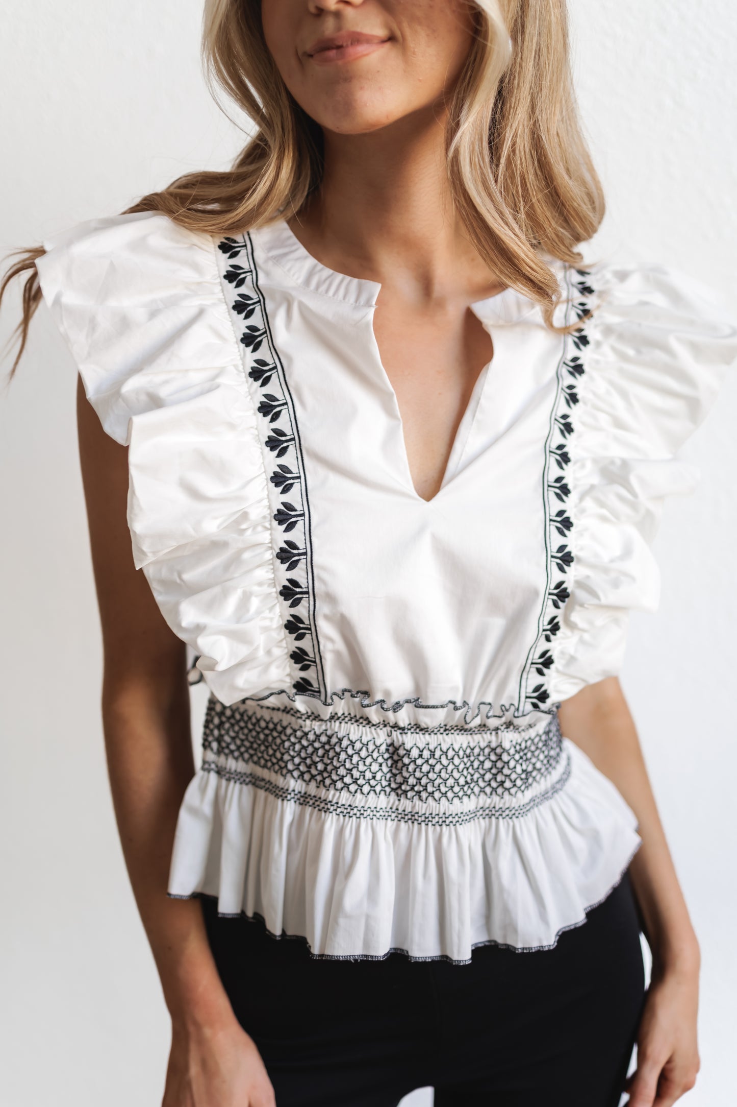 Captivate Me Top-Off White/Black