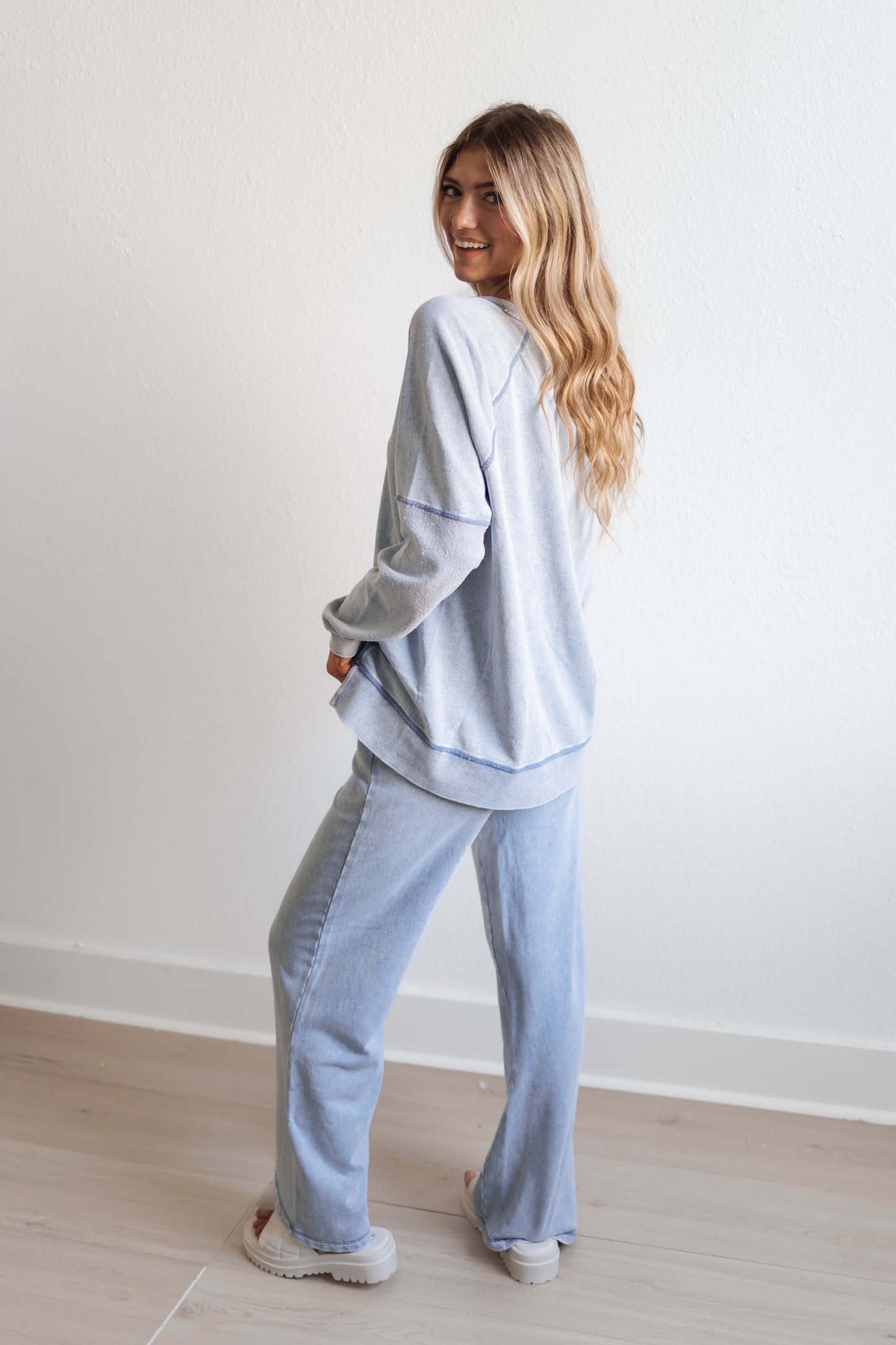 Z SUPPLY: Easy V Knit Sweatshirt-Washed Indigo