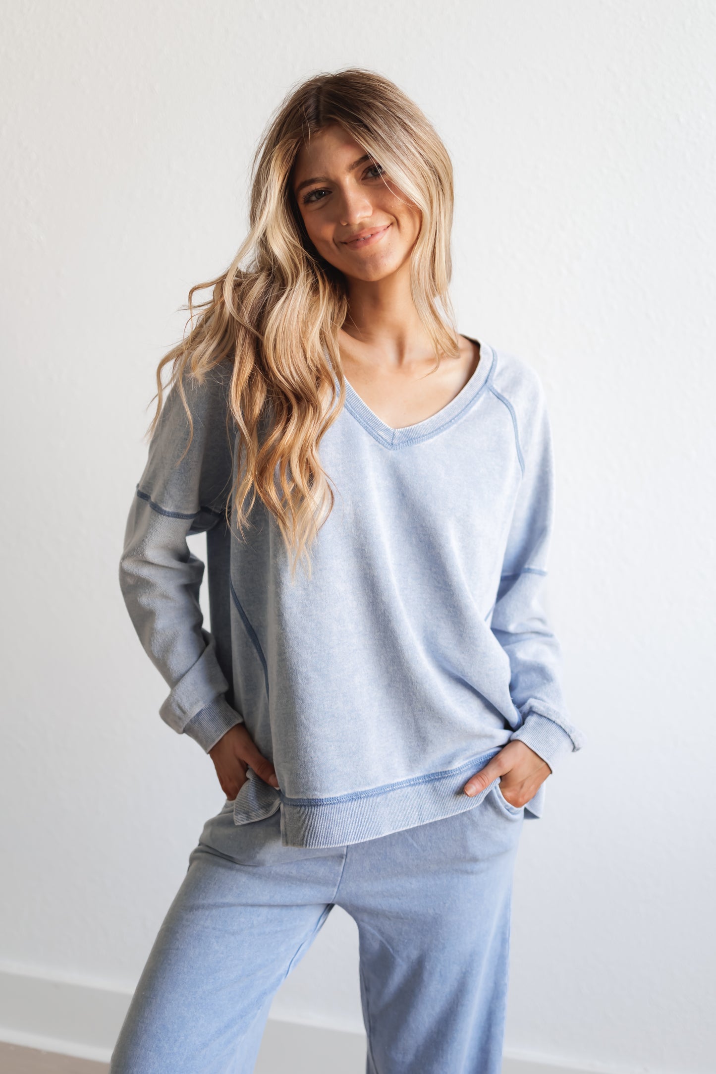 Z SUPPLY: Easy V Knit Sweatshirt-Washed Indigo