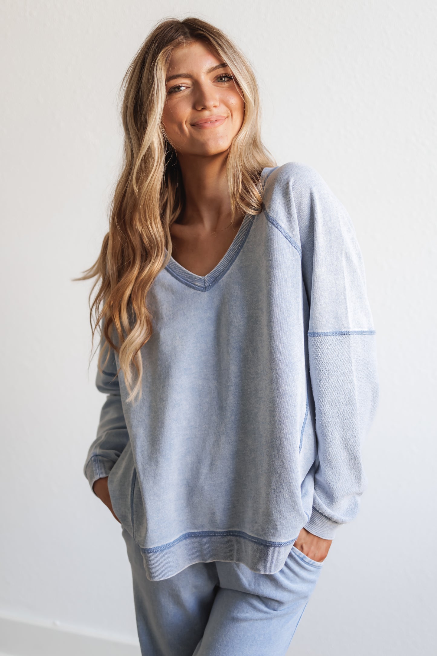 Z SUPPLY: Easy V Knit Sweatshirt-Washed Indigo