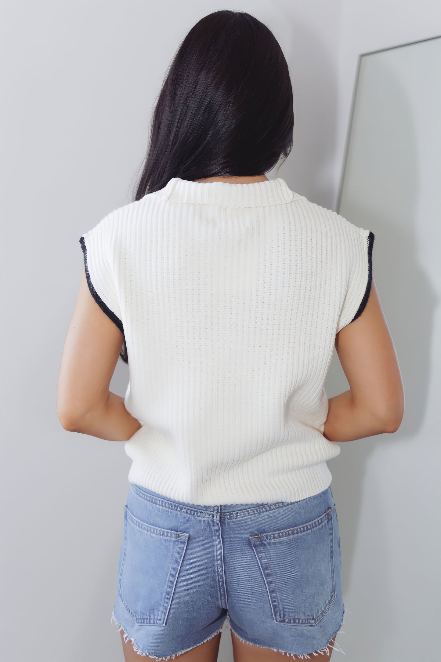 Editor's Pick Sweater-White/Black